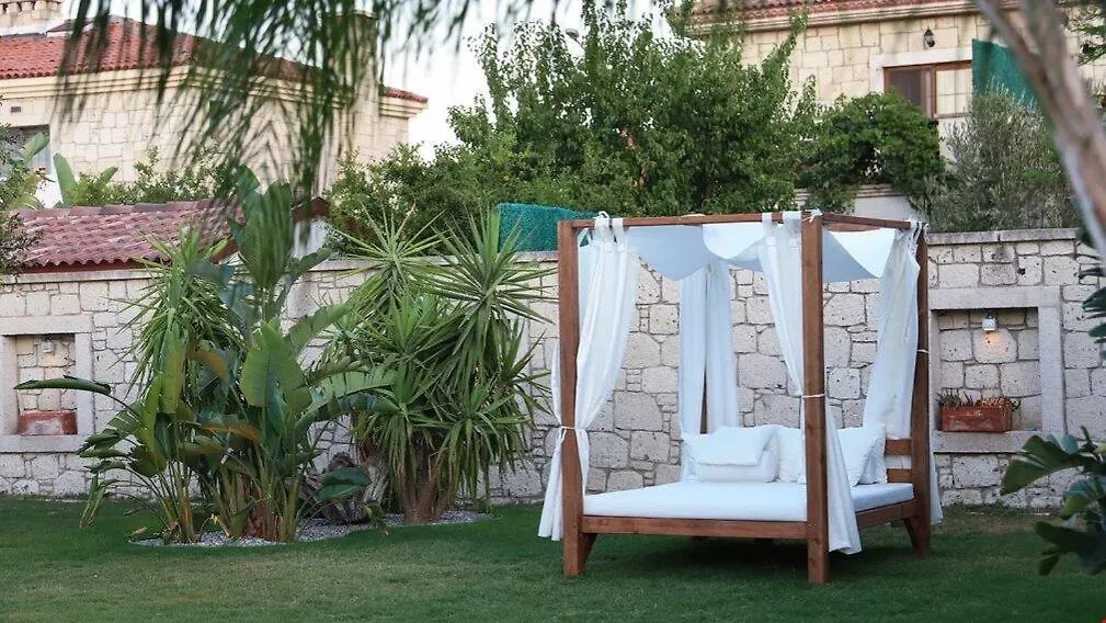 Triangulo Hotel Alaçatı
