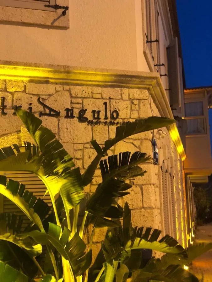 Triangulo Hotel Alaçatı 2*,