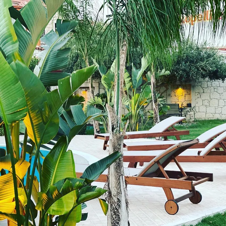 Triangulo Hotel Alaçatı 2*,